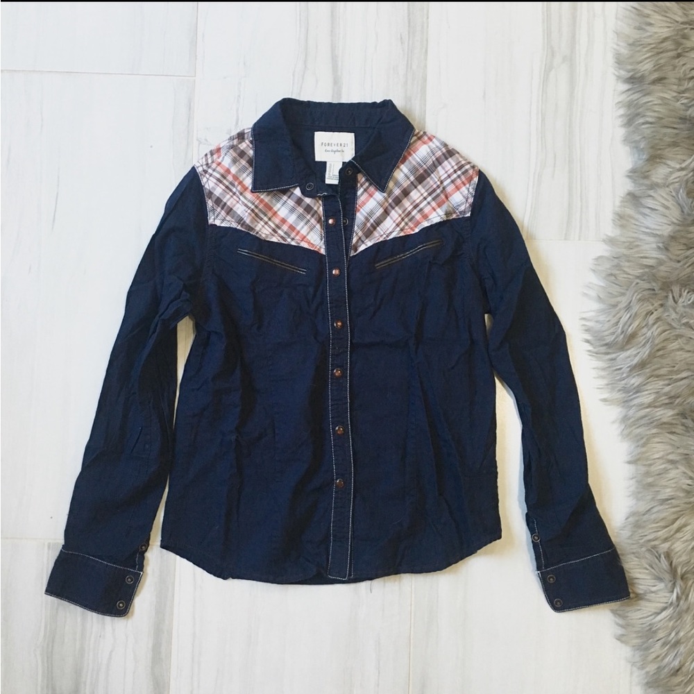 Forever 21 navy blue plaid patterned button down shirt women (size s)